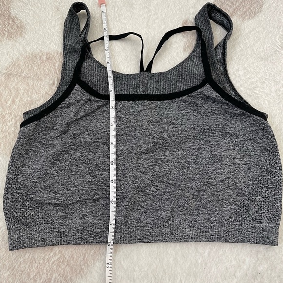 Fabletics Heather gray strappy two layer sports bra - Picture 4 of 4